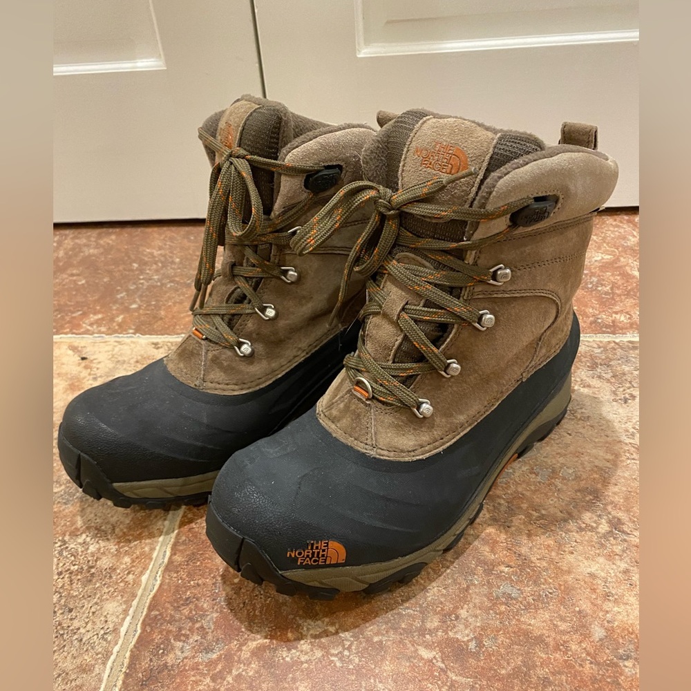 The North Face mens 9.5 Chilkat III Hiking Brown black waterproof